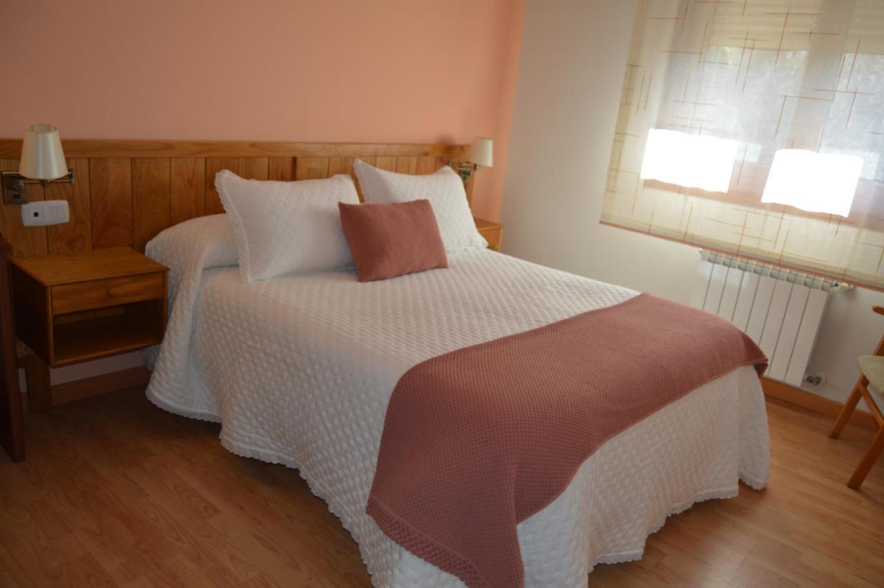Hotel Restaurante Val Antas de Ulla Bagian luar foto