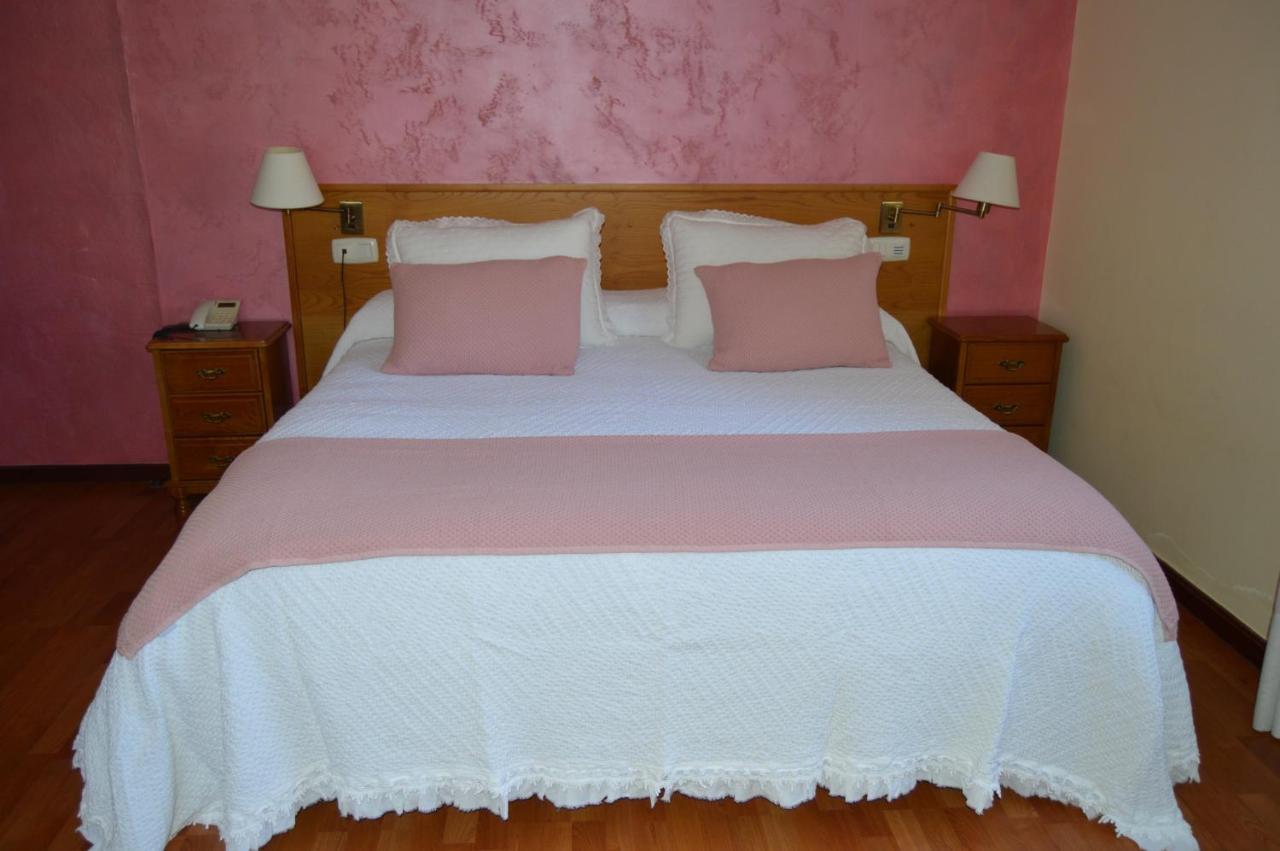 Hotel Restaurante Val Antas de Ulla Bagian luar foto
