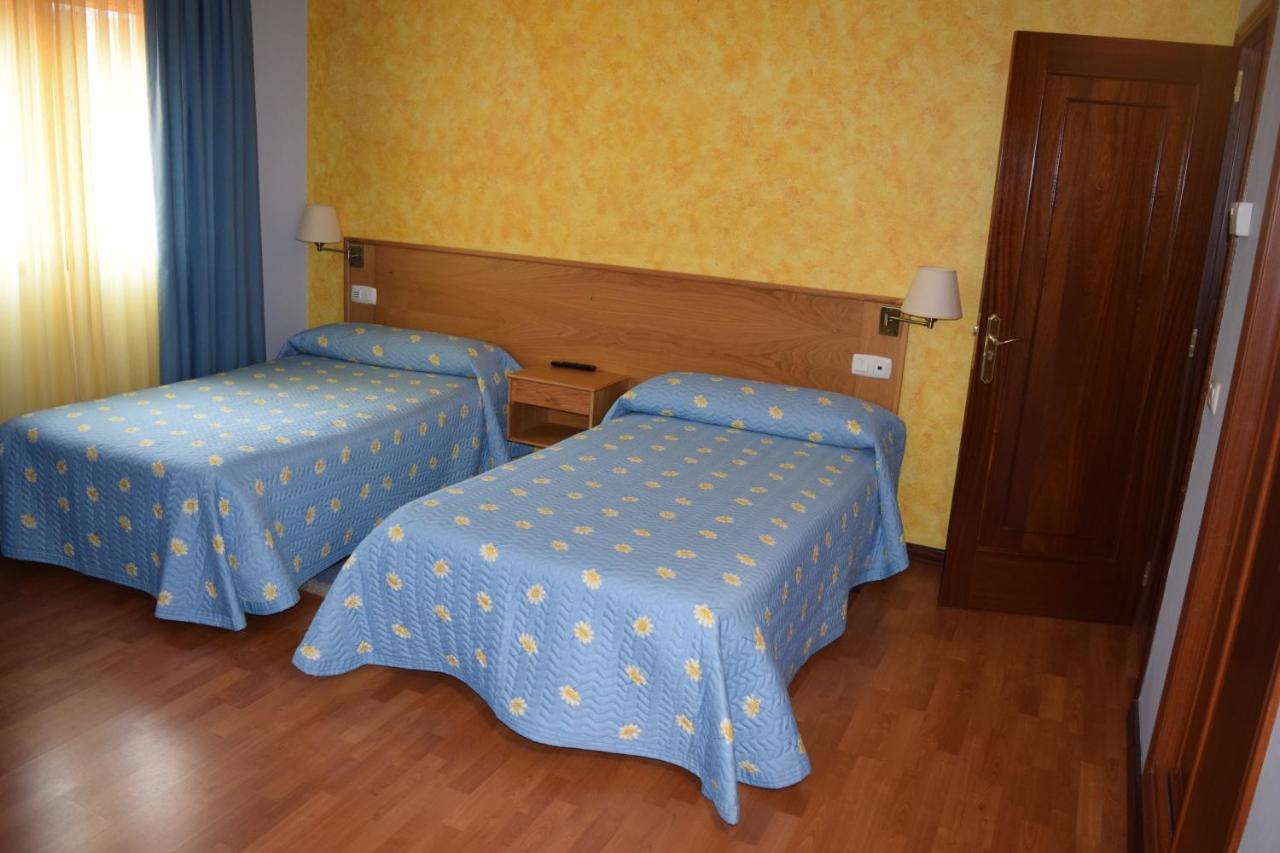 Hotel Restaurante Val Antas de Ulla Bagian luar foto