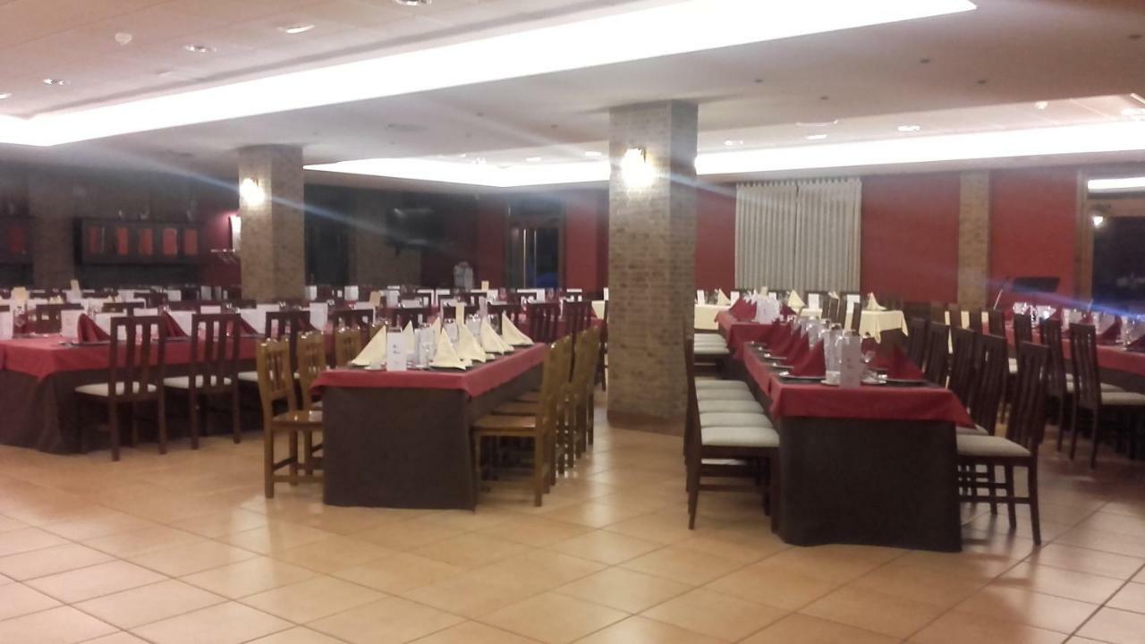 Hotel Restaurante Val Antas de Ulla Bagian luar foto